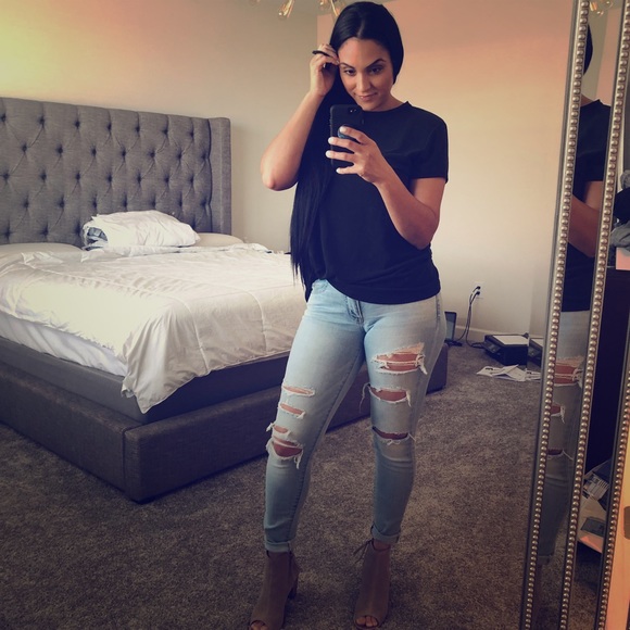 Meet your Posher, Sasha ❤️ - Picture 5 of 10